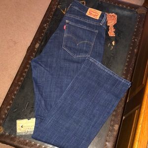 Ladies 725 high rise bootcut Levi’s!